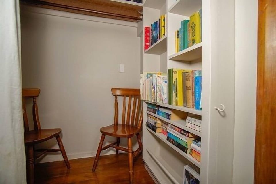 Mahaanui Cottage library