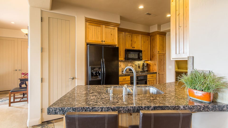 Very Large Gourmet Kitchen With Bar Seating For 2