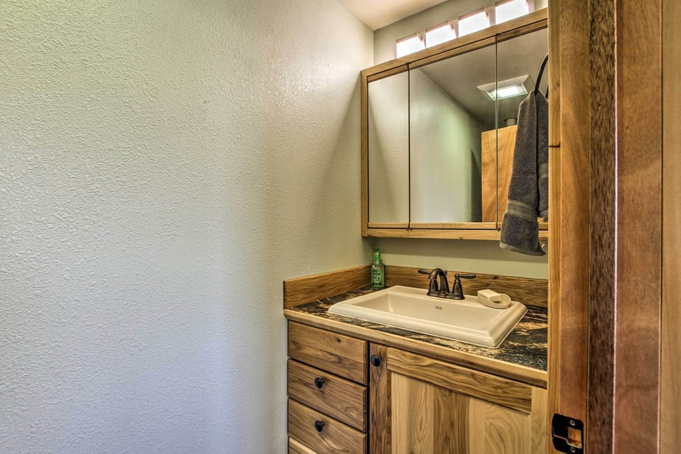 Full Bathroom | Toiltries Provided