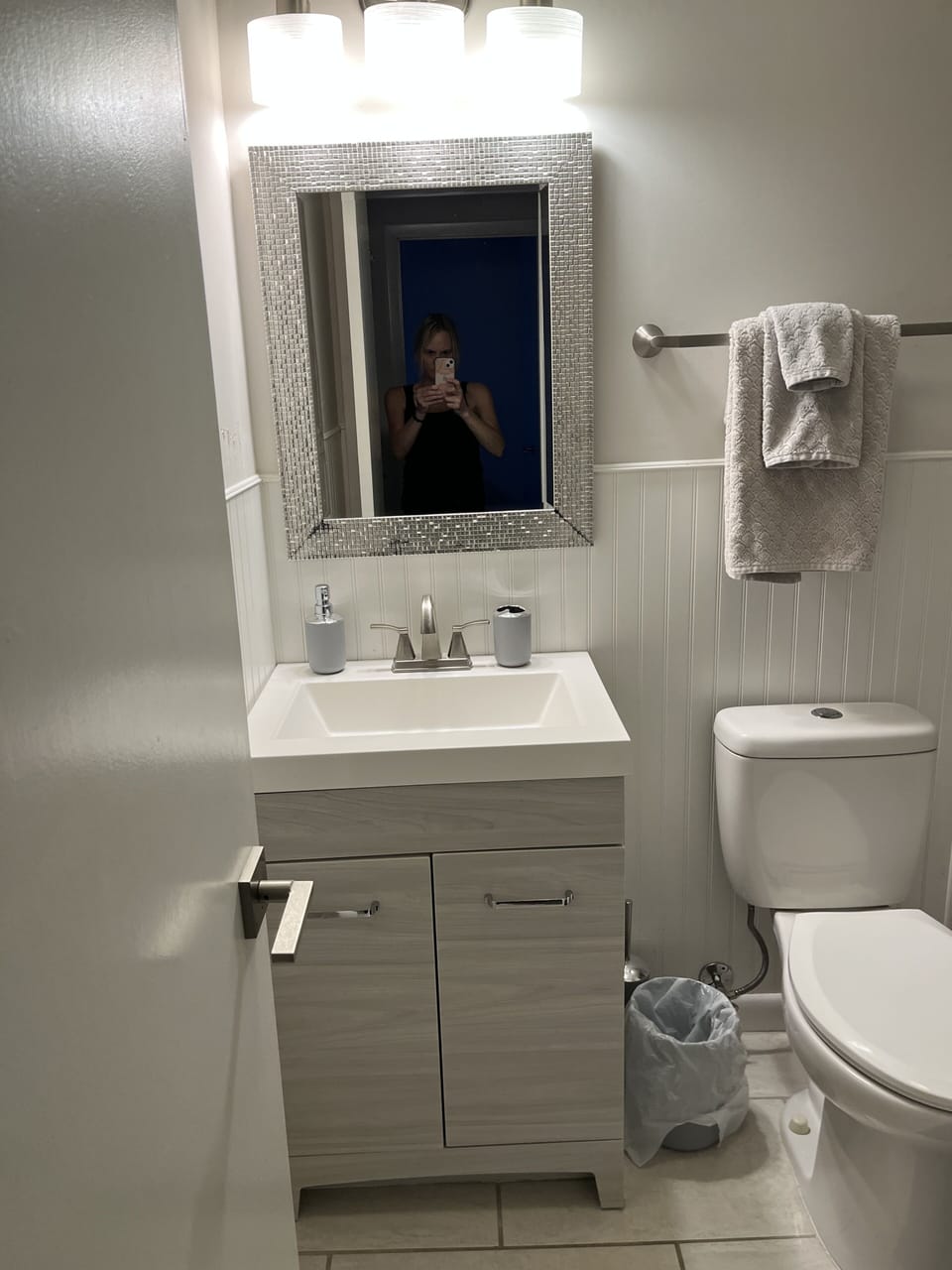 Hall bath provides easy access from both bedrooms