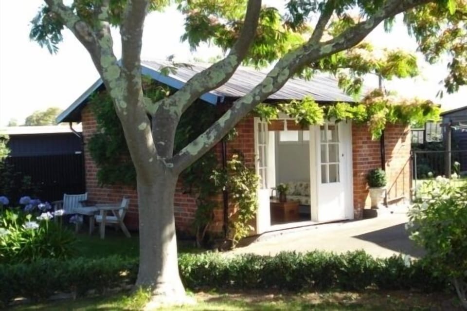 Moore Cottage in the grounds of historic Moore House