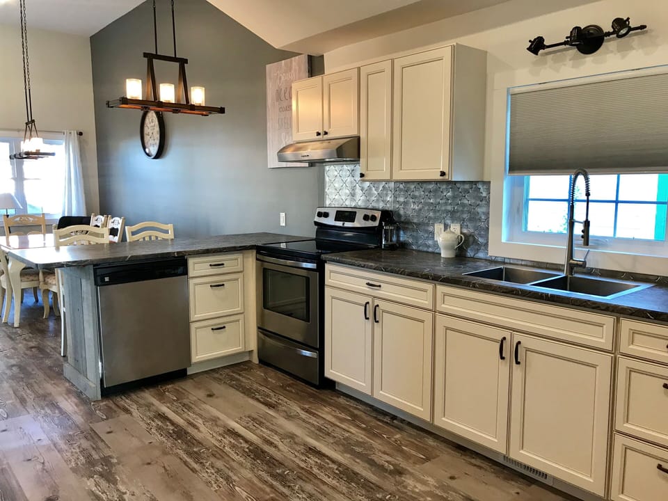 All new appliance .kitchen has everything to need to cook for the hole family