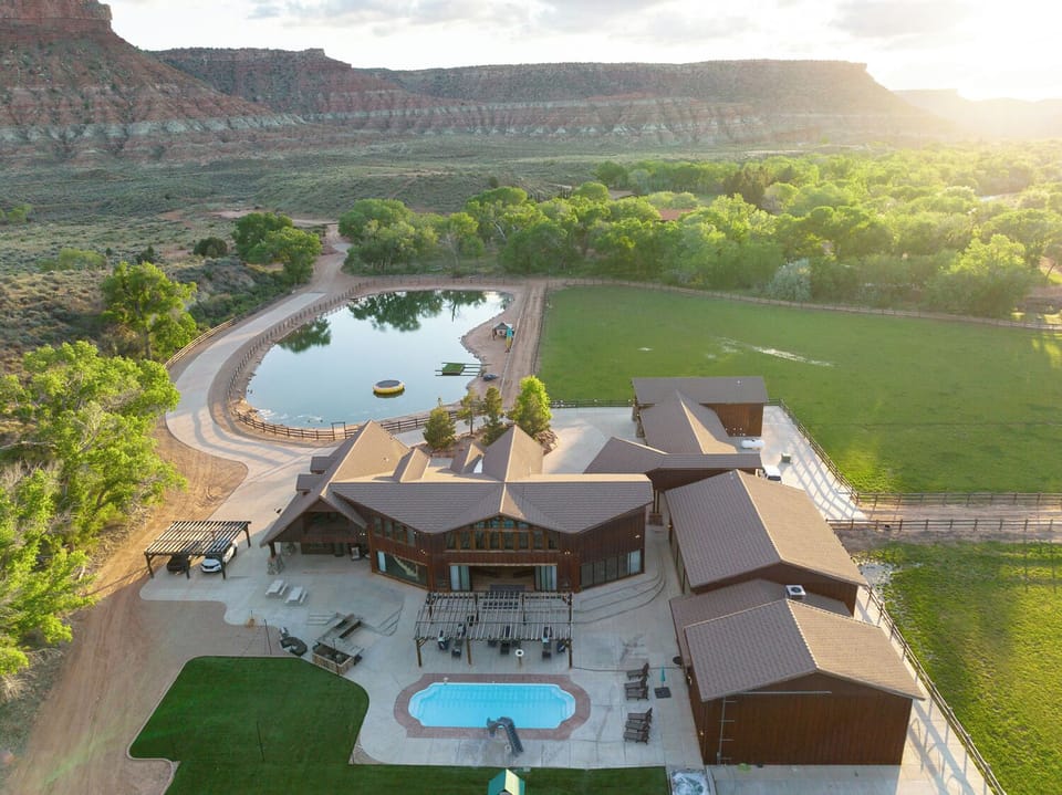 The Oasis—where luxury meets adventure. Relax, reconnect, and create lifelong memories in a private estate designed for big groups, celebrations, and stunning desert experiences.