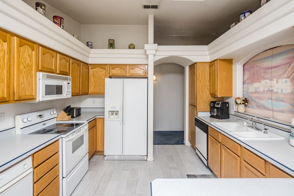 Full kitchen w/ Dishwasher 