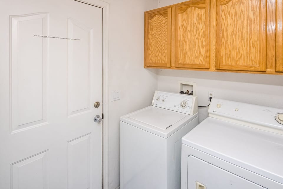 Laundry Room w Door to Garage 