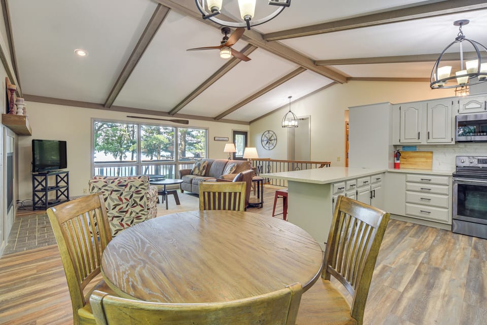 Kitchen & Dining Area | Dishware/Flatware