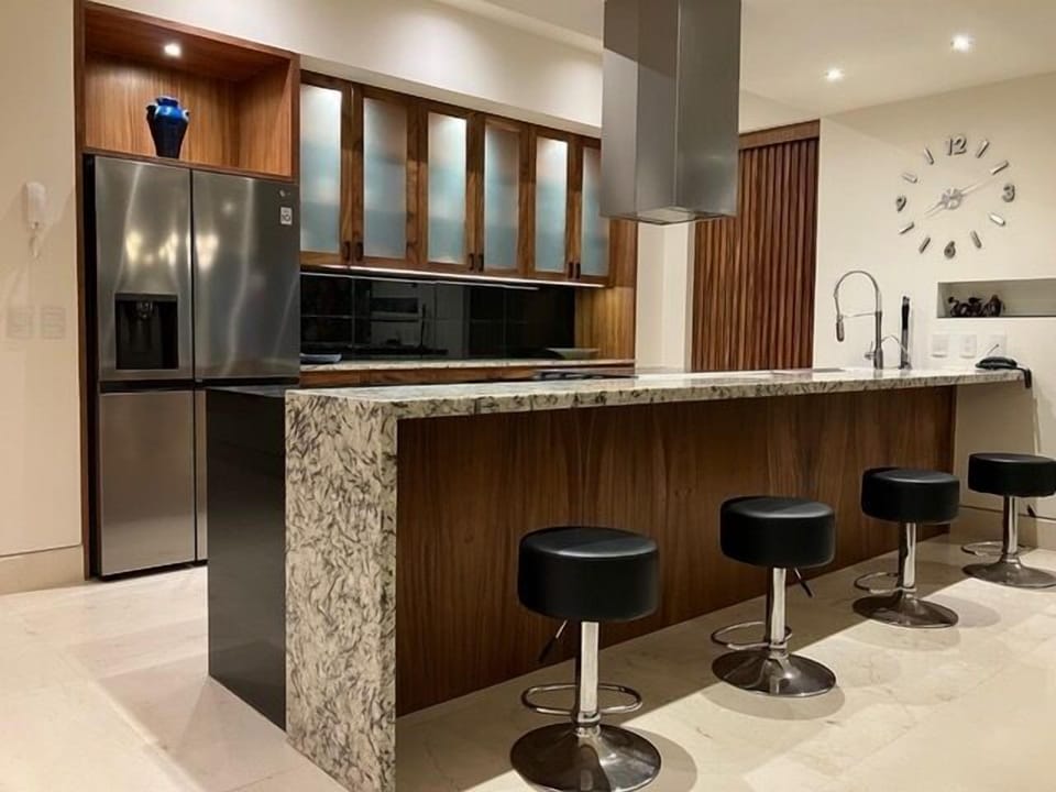 Condo - Image 11