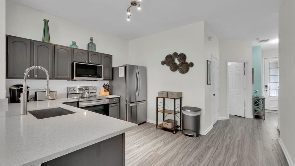 Kitchen (Angle)