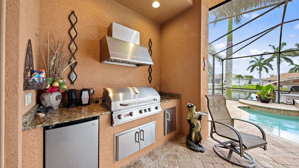 Outdoor kitchen with BBQ grill