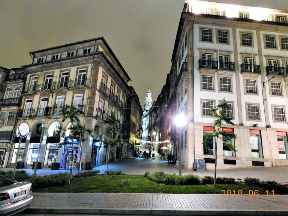 Entrance of Rua de Trás at night
