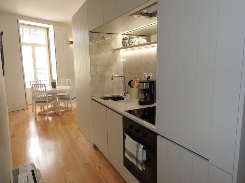 Fully equiped Kitchen with fridge, freezer and oven/stove 