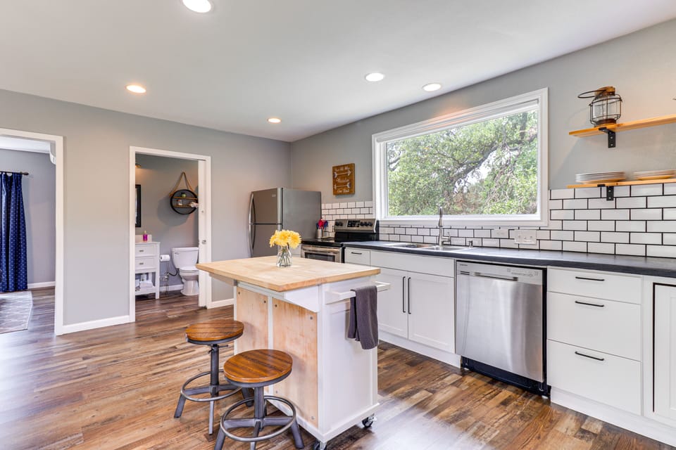 Kitchen | Dishes & Flatware | Island Seating