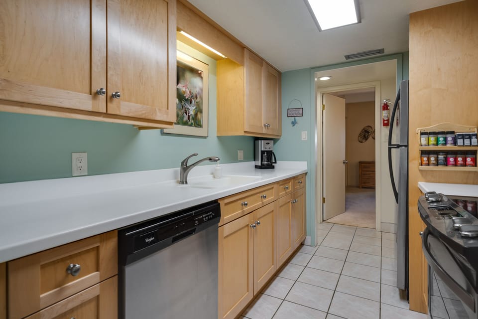 Fully stocked kitchen (ok, well, not fully, you gotta bring the groceries!) 