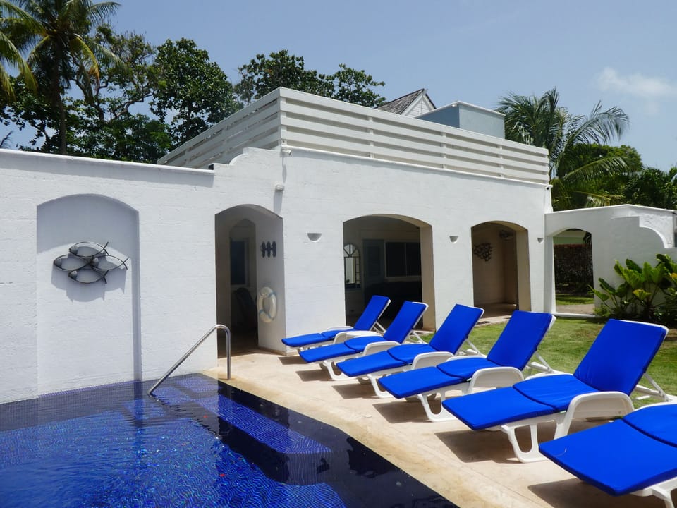 6 loungers by the pool