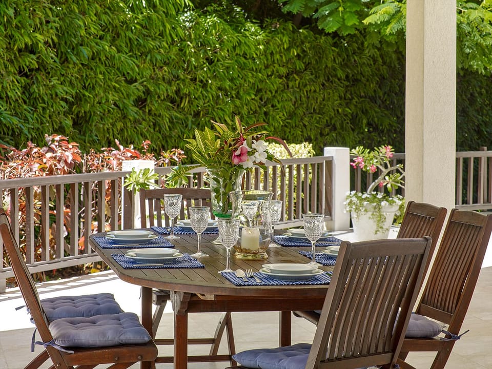 Outdoor dining