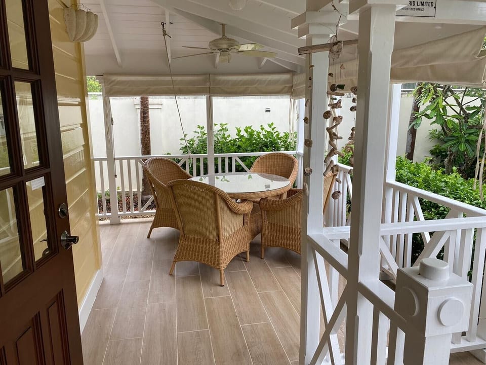 Updated verandah with Hammock and eating area
