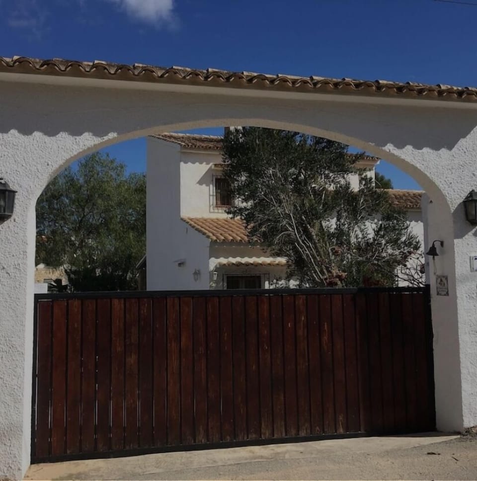 Front gate leading to driveway