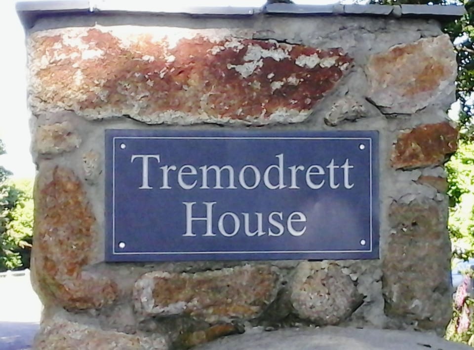 Welcome to Tremodrett House !