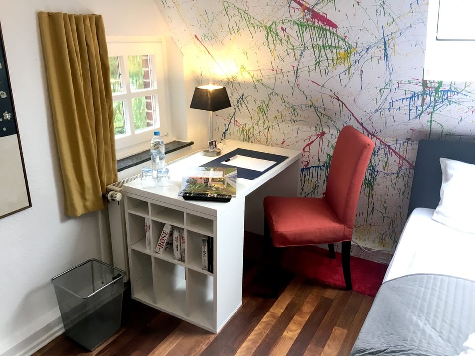 Double Room (Das Kunstzimmer) | Individually furnished, desk, blackout drapes, rollaway beds