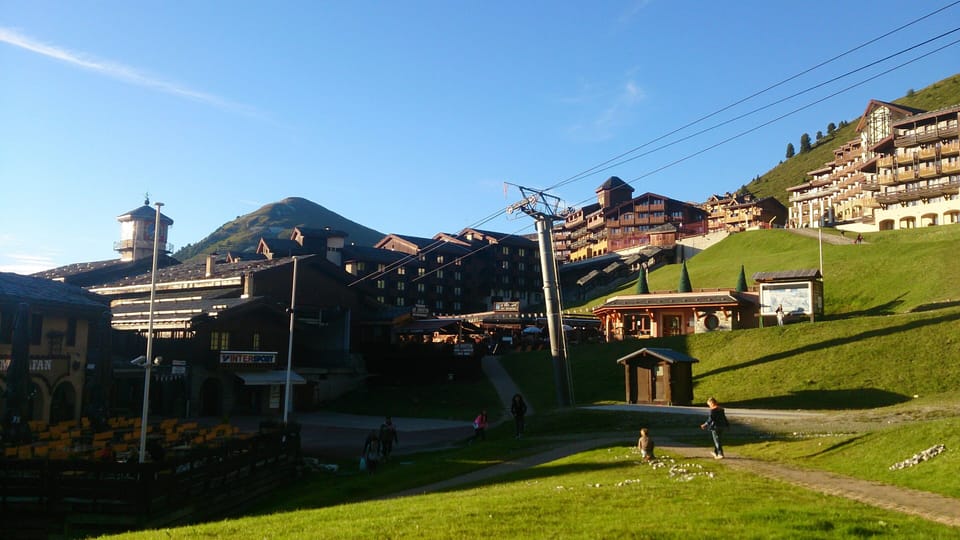 Nice renovated apartment ** Terrace, skiing, parking, shops at 30m Apartment in Mâcot-la-Plagne