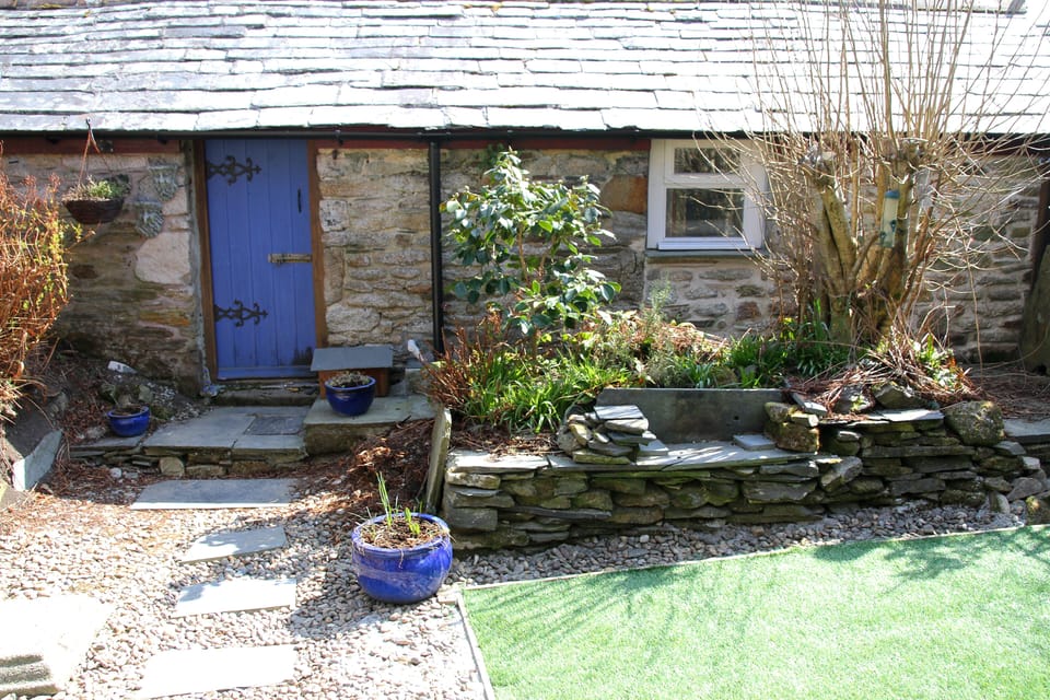 The Piggery - Utility Room with Washing Machine, Tumble Dryer & Extra Fridge