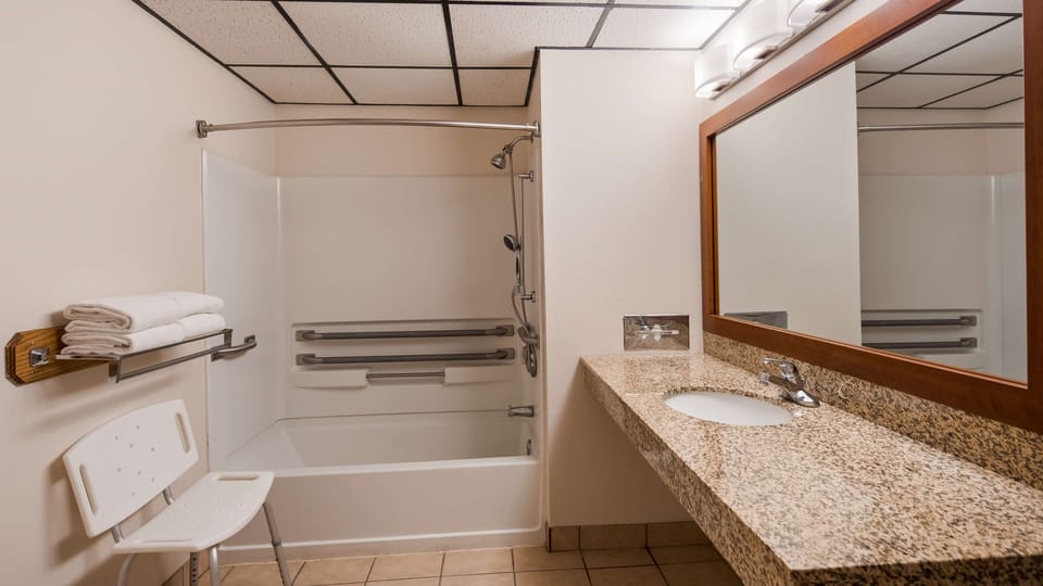 Combined shower/tub, eco-friendly toiletries, hair dryer, towels