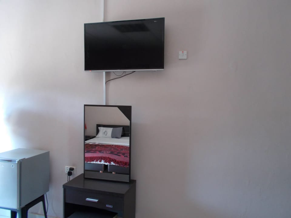 Standard Double Room, 1 Double Bed, Non Smoking | Desk, iron/ironing board, free WiFi, bed sheets