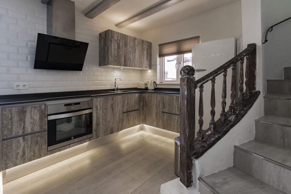 main fully equipped kitchen 