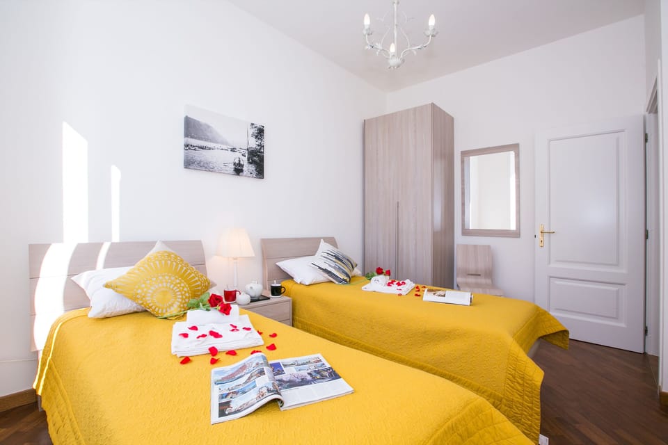 Twin bedroom