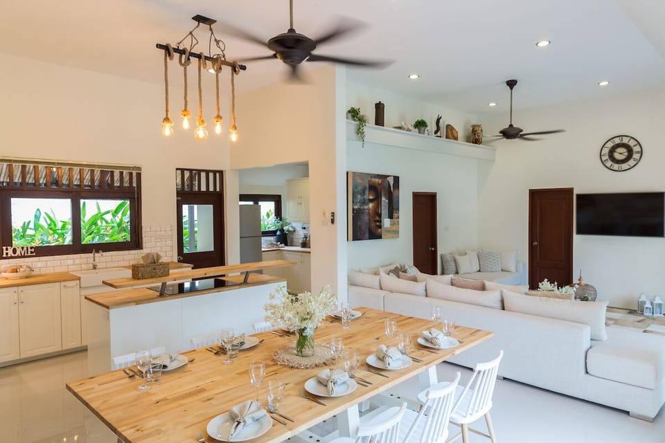 Living area, Dining & Kitchen 