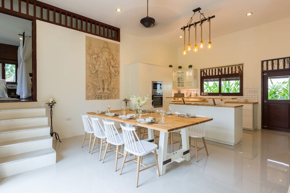 Kitchen & Dining 