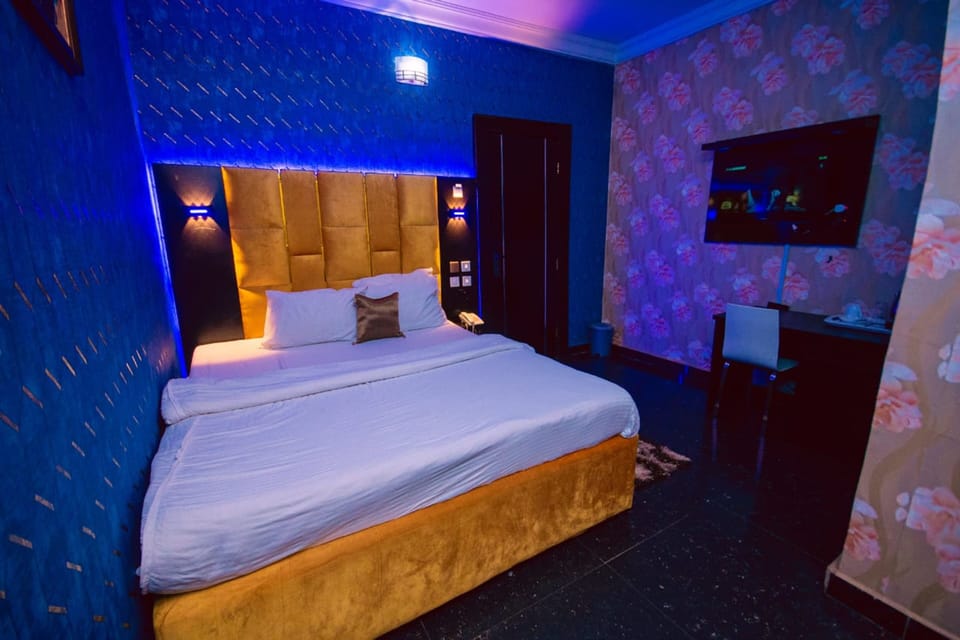 Executive Room | Individually decorated, individually furnished, desk, laptop workspace