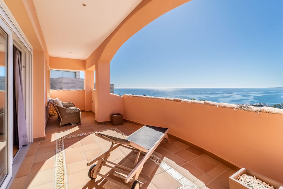 Panoramic sea views