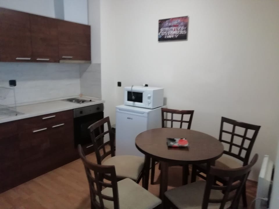 Kitchen/dining area pic. 1