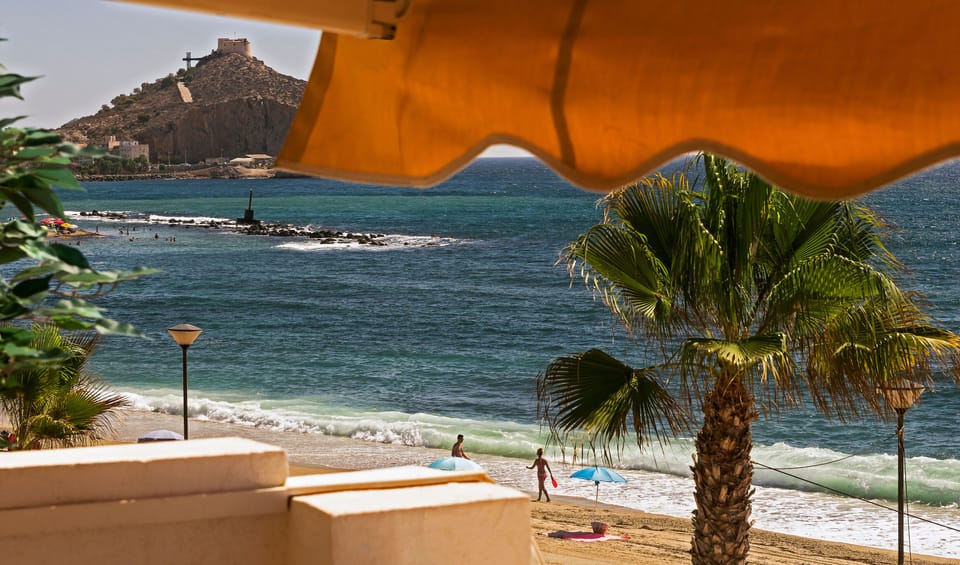 The AguilasBeachhouse
1st floor terrace with awning
