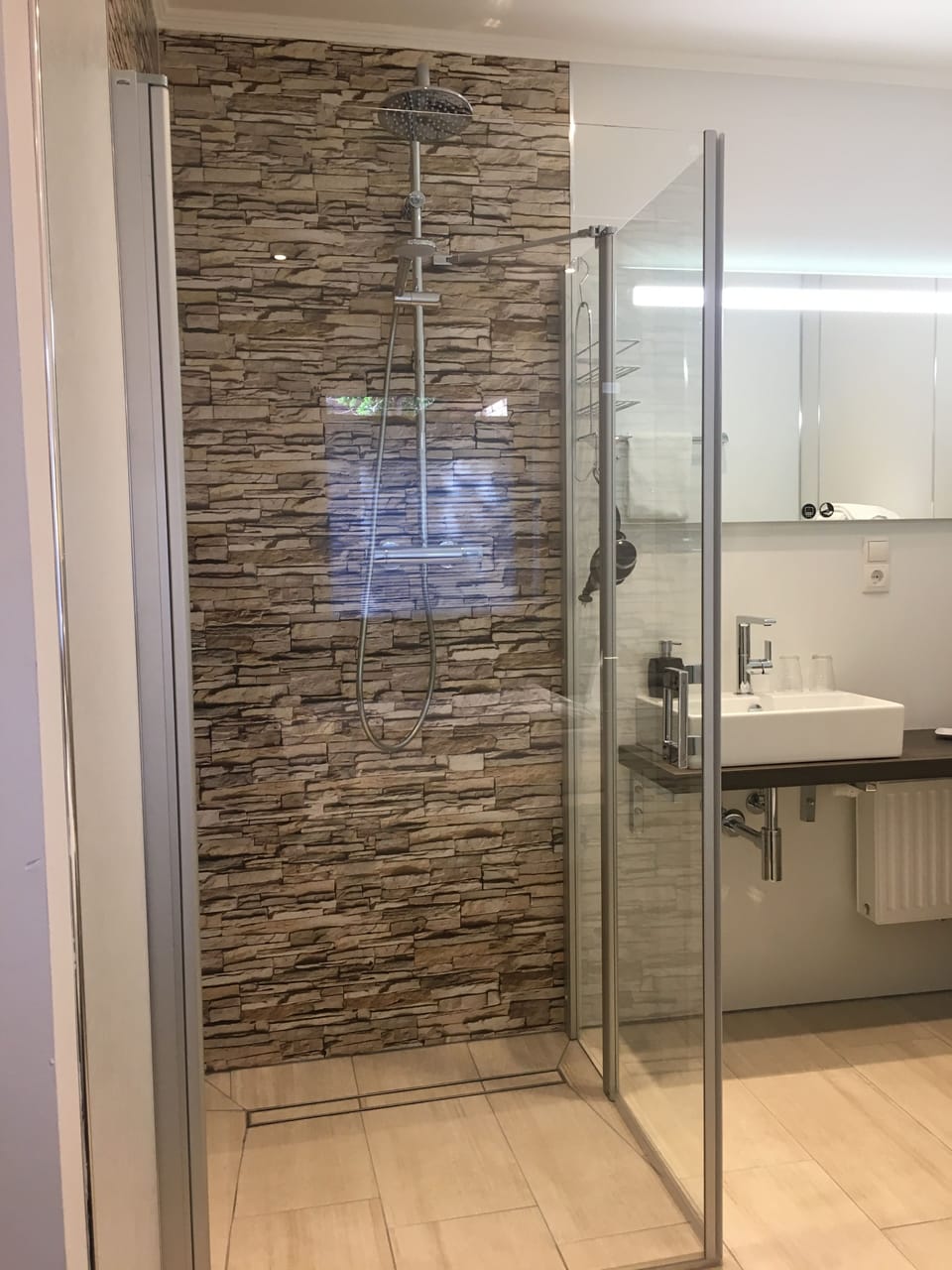 Economy Double Room | Bathroom | Shower, free toiletries, hair dryer, towels