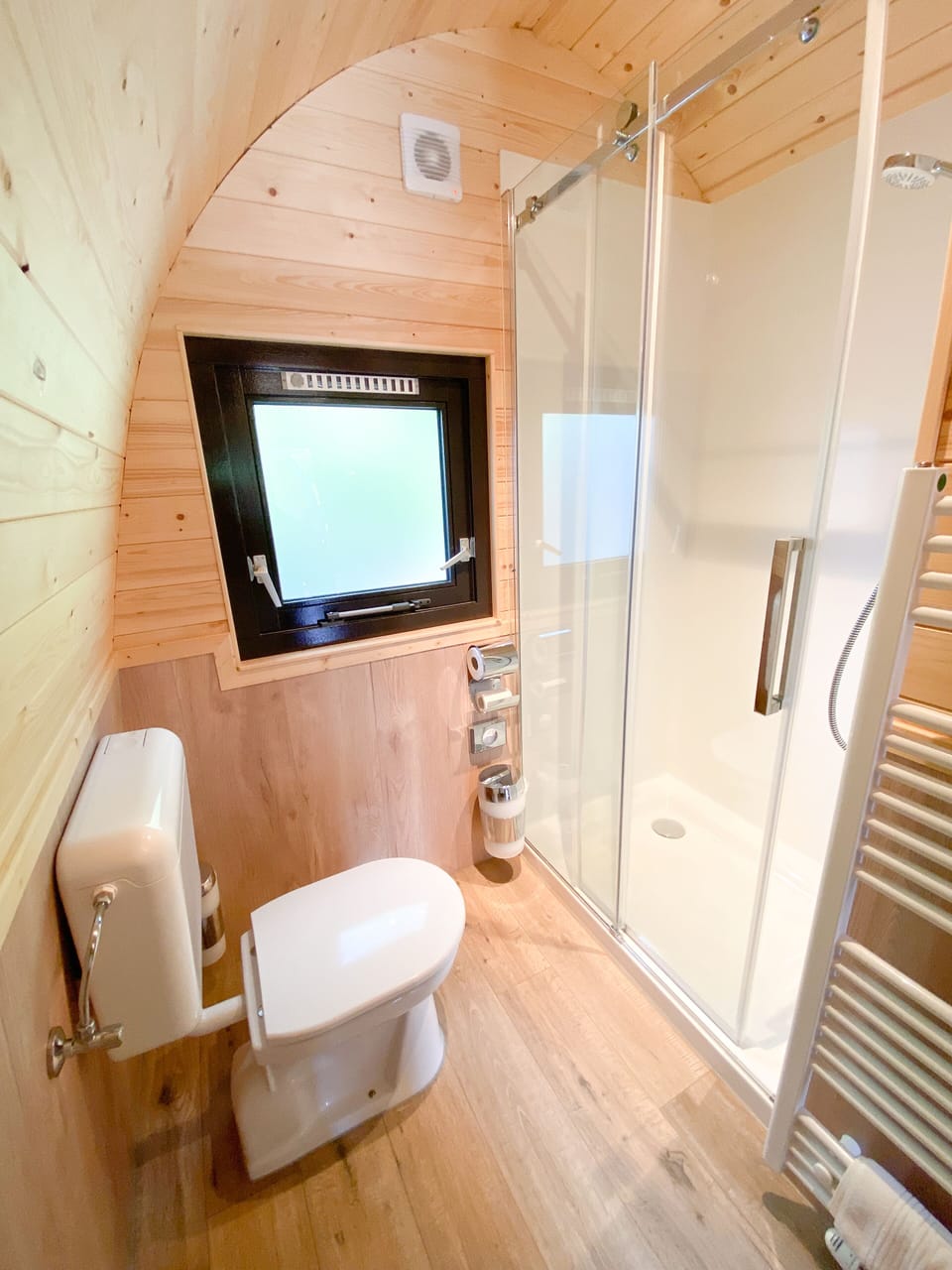 Traditional Cabin | Bathroom | Hair dryer, towels, soap, shampoo