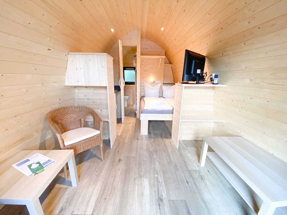 Traditional Cabin | Living area | Flat-screen TV