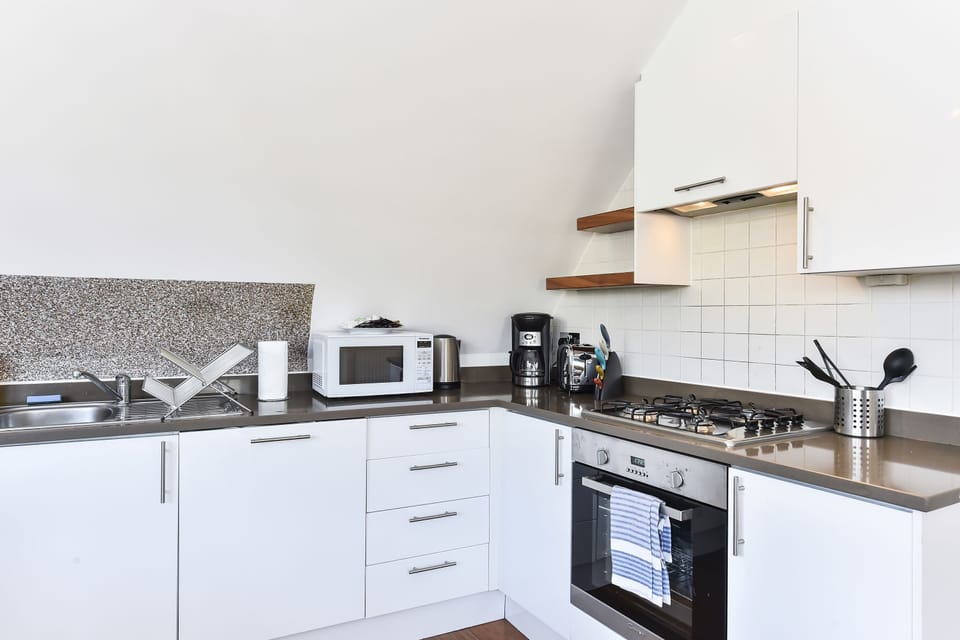 Apartment, 2 Bedrooms | Private kitchen | Full-size fridge, microwave, oven, stovetop