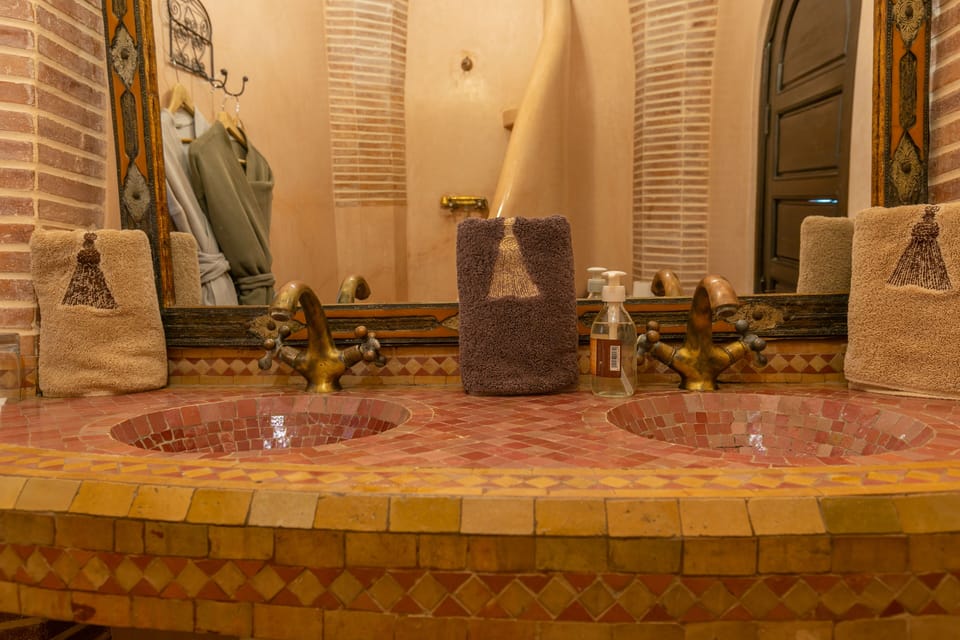 Triple Room | Bathroom | Free toiletries, hair dryer, bathrobes, towels