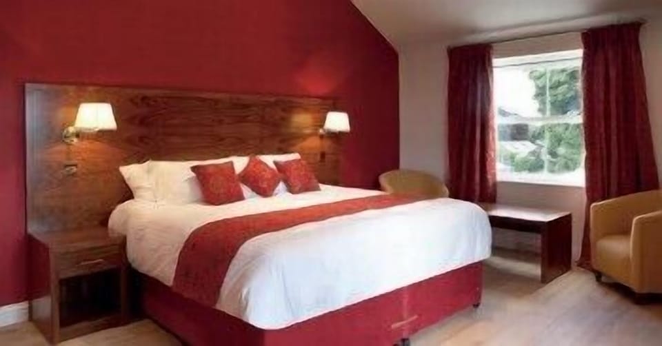 Superior Double Room, Park View | Desk, iron/ironing board, free WiFi