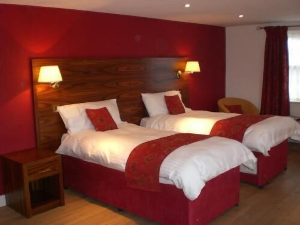 Superior Twin Room, Park View | Desk, iron/ironing board, free WiFi