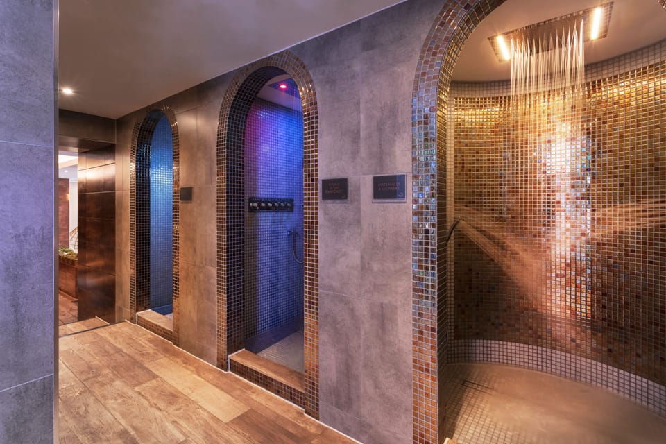 Couples treatment rooms, sauna, hot tub, steam room, body treatments