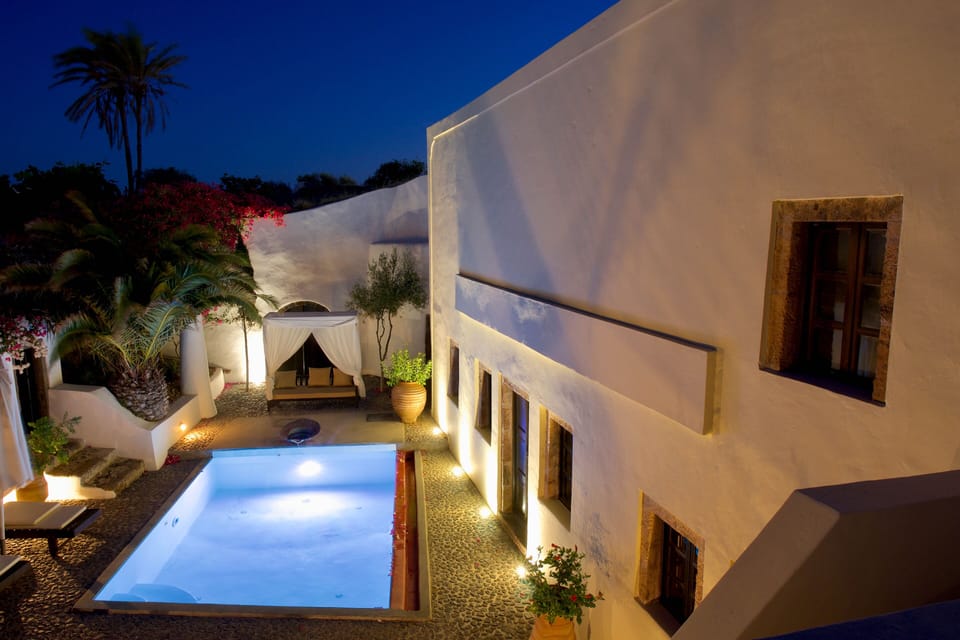 Mansion Sophia by night 