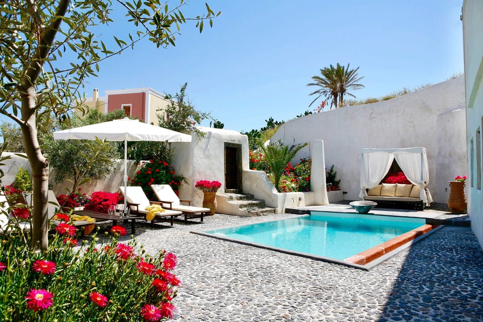 Courtyard with garden & pool