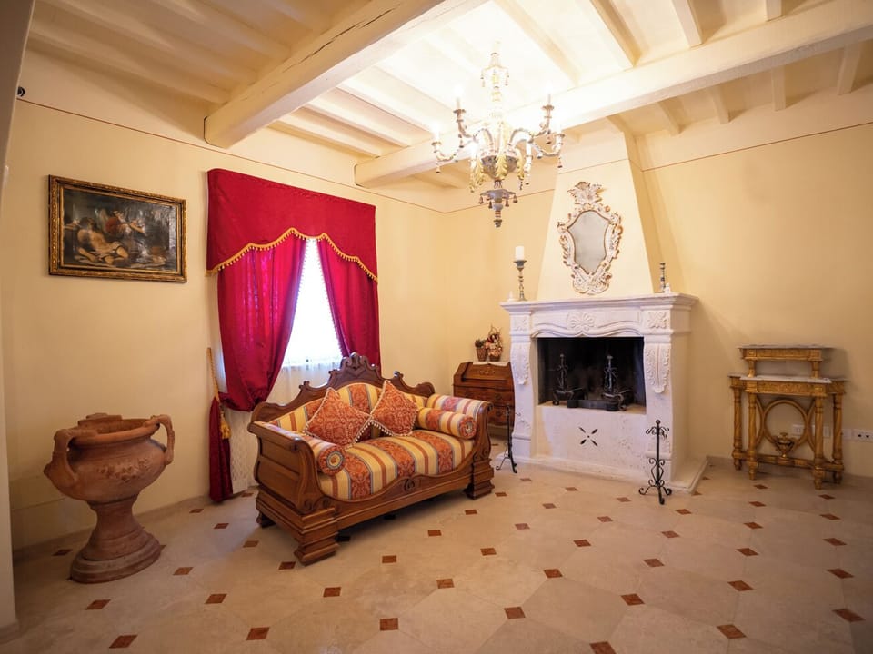 Fireplace, heated floors
