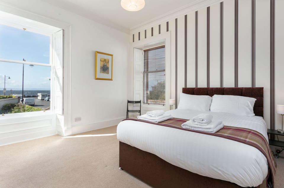 Sea Breeze - Donnini Apartments House in Ayr