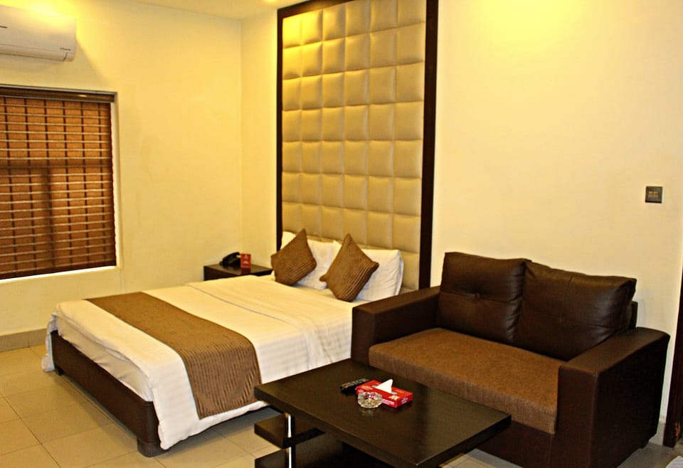 Premium bedding, minibar, desk, soundproofing