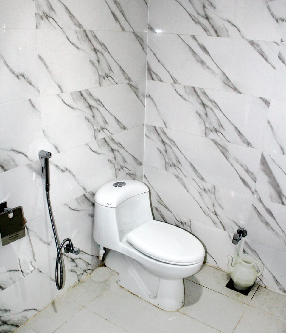 Standard Single Room, 1 Double Bed, Accessible | Bathroom | Shower, bathrobes, slippers, towels