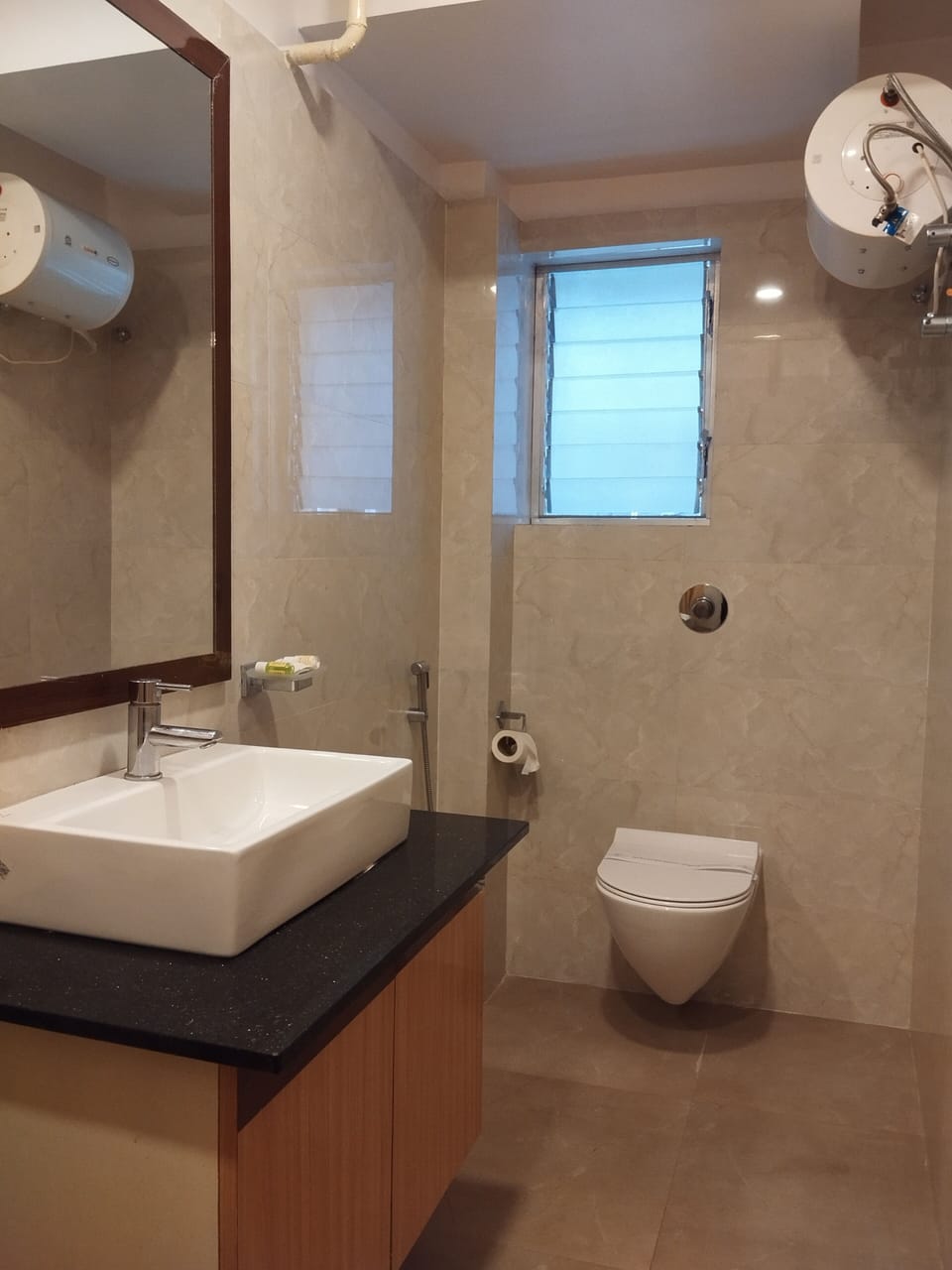 Deluxe Room, 1 Bedroom, City View | Bathroom | Shower, rainfall showerhead, free toiletries, hair dryer